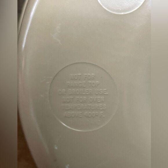 Anchor Hocking Microware Bundt Cake Oven/Microwave Pan Baking Ring 2.5 qt 9 1/4 - Picture 2 of 5